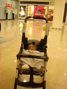 si mbul mumbul di strollernya